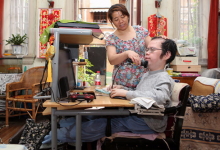 漸凍人的“破冰”人生：自學日語翻譯百萬字，熱心公益