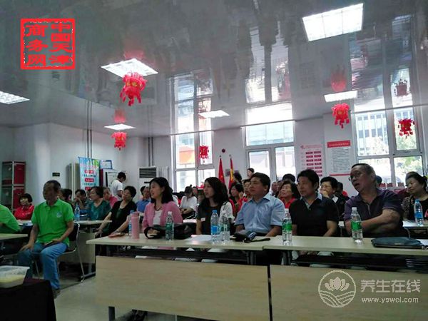 明星專家走進社區 與百姓互動談烹飪<a href=http://m.aoa7937.com/jkys/ target=_blank class=infotextkey>養生</a> 明星專家走進社區 與百姓互動談烹飪養生