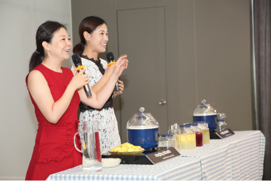 五十多位會員駕臨優(yōu)購物 共同品鑒廚房養(yǎng)生小家電 五十多位會員駕臨優(yōu)購物 共同品鑒廚房養(yǎng)生小家電