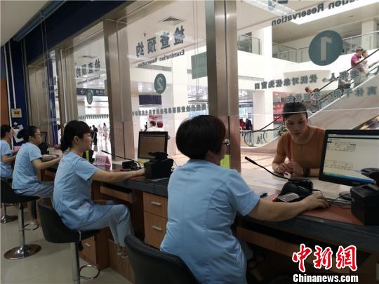 杭州醫(yī)院推行“信用就醫(yī)” 診后48小時(shí)內(nèi)在線支付即可 杭州醫(yī)院推行“信用就醫(yī)” 診后48小時(shí)內(nèi)在線支付即可