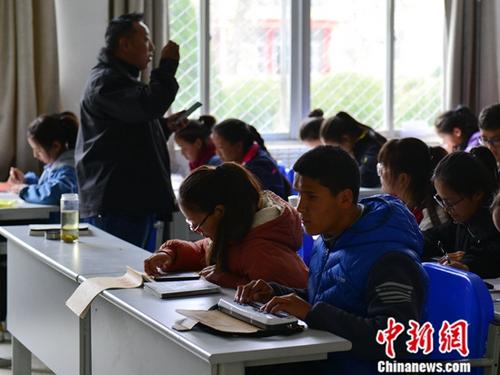 西藏盲人大學(xué)生:心向光明 追夢校園 西藏盲人大學(xué)生:心向光明 追夢校園