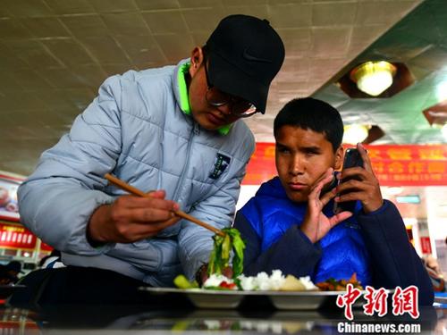 西藏盲人大學(xué)生:心向光明 追夢校園 西藏盲人大學(xué)生:心向光明 追夢校園
