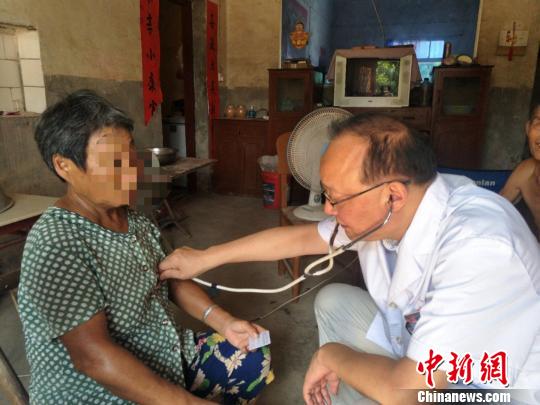 湖北鐘祥:醫療專家入村戶 健康扶貧惠百姓 湖北鐘祥:醫療專家入村戶 健康扶貧惠百姓