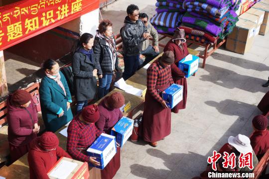 攜手民企送暖心服務 西藏婦聯“巾幗關愛”活動進寺廟