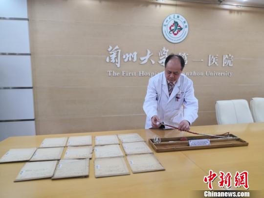 蘭大附屬醫(yī)院共述老院長故事 傳承“中國胃鏡之父”榜樣精神 蘭大附屬醫(yī)院共述老院長故事 傳承“中國胃鏡之父”榜樣精神