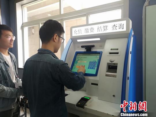 杭州:300余萬人申領電子社保卡 實現(xiàn)掃碼出行刷臉就醫(yī) 杭州:300余萬人申領電子社保卡 實現(xiàn)掃碼出行刷臉就醫(yī)
