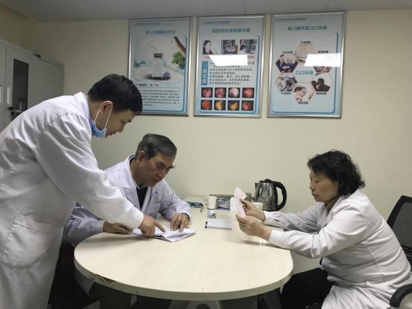 權威專家_胃腸專家卞錦國，5月18日-20日來省醫藥院附屬醫院會診，預約從速！