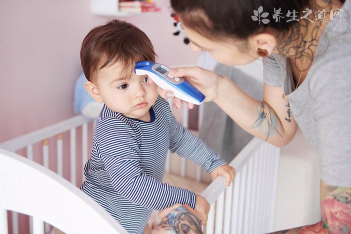 女兒高燒男子毆人 孩子高燒不退怎么辦