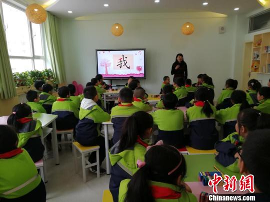 蘭州關(guān)注未成年人心理健康 設(shè)輔導(dǎo)站引導(dǎo)學(xué)生陽光成長-易網(wǎng)健康<a href=http://m.aoa7937.com/jkys/ target=_blank class=infotextkey>養(yǎng)生</a>網(wǎng) 蘭州關(guān)注未成年人心理健康 設(shè)輔導(dǎo)站引導(dǎo)學(xué)生陽光成長