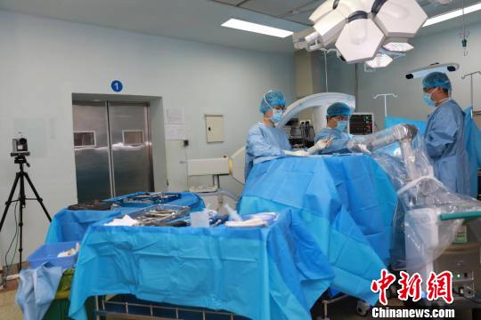 5G骨科機器人多中心聯合遠程手術完成-易網健康<a href=http://m.aoa7937.com/jkys/ target=_blank class=infotextkey>養生</a>網 5G骨科機器人多中心聯合遠程手術完成