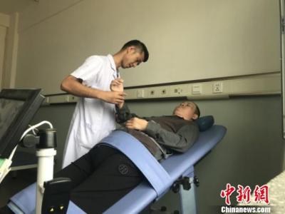 康復(fù)醫(yī)生倡“愛心治療”：感知病人痛苦為其“紓難”