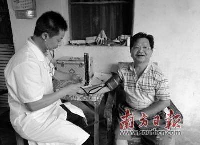 送醫(yī)送藥送健康 服務(wù)群眾“零距離”