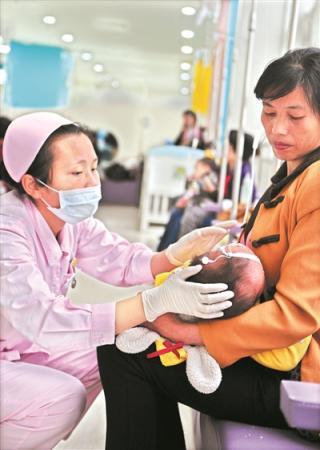 寶寶發(fā)燒退燒藥該如何吃？ 專家提醒：避免重復(fù)用藥