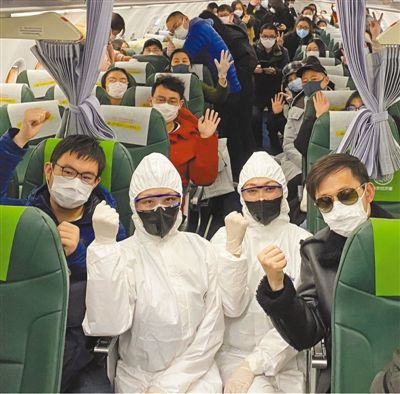 中國政府包機接回滯留日本的湖北同胞-易網健康<a href=http://m.aoa7937.com/jkys/ target=_blank class=infotextkey>養生</a>網 中國政府包機接回滯留日本的湖北同胞