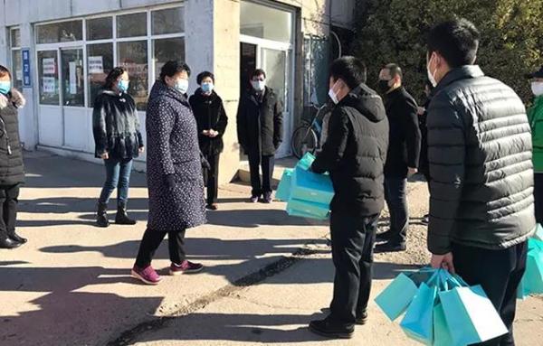 唐山寶島婦兒醫院捐贈口罩，助力媒體工作者