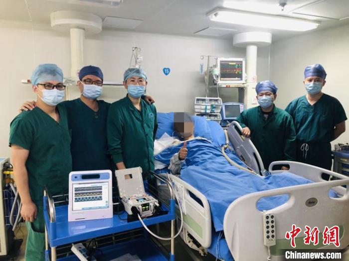 福建再完成一例人工心臟植入手術-易網<a href=http://m.aoa7937.com/ target=_blank class=infotextkey>健康養生</a>網 福建再完成一例人工心臟植入手術