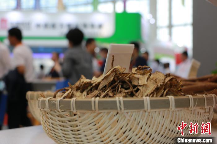 中藥材質量現狀堪憂 亟需有“地頭”到“床頭”的追溯-易網健康<a href=http://m.aoa7937.com/jkys/ target=_blank class=infotextkey>養生</a>網 中藥材質量現狀堪憂 亟需有“地頭”到“床頭”的追溯