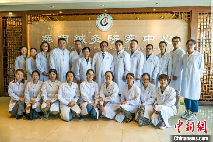 “針灸名家”許能貴:擇一“針”愛一生-易網健康<a href=http://m.aoa7937.com/jkys/ target=_blank class=infotextkey>養生</a>網 “針灸名家”許能貴:擇一“針”愛一生