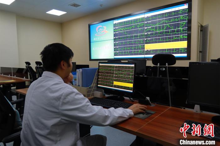 湖北:鋪設心電監護預警網 千里之外聽“心音”-易網健康<a href=http://m.aoa7937.com/jkys/ target=_blank class=infotextkey>養生</a>網 湖北:鋪設心電監護預警網 千里之外聽“心音”