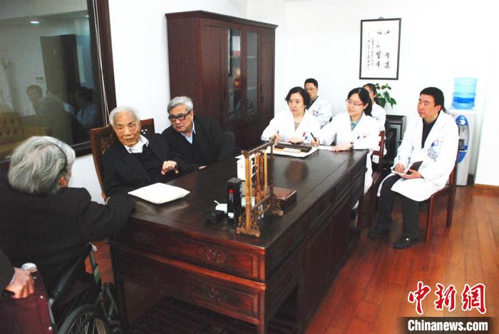 紀念國醫大師顏德馨教授百年誕辰活動在滬舉行-易網健康養生網 紀念國醫大師顏德馨教授百年誕辰活動在滬舉行