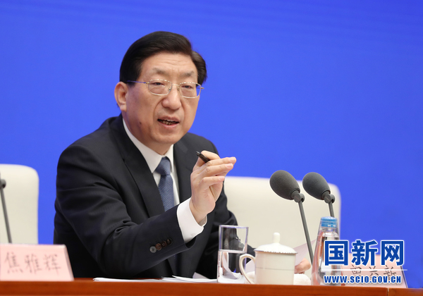 打完新冠疫苗,還要不要戴口罩?國(guó)家衛(wèi)健委:繼續(xù)維持個(gè)人防護(hù)措施-易網(wǎng)健康<a href=http://m.aoa7937.com/jkys/ target=_blank class=infotextkey>養(yǎng)生</a>網(wǎng) 打完新冠疫苗,還要不要戴口罩?國(guó)家衛(wèi)健委:繼續(xù)維持個(gè)人防護(hù)措施