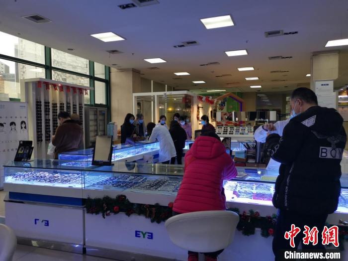 上海構(gòu)造兒童青少年近視防控“堡壘” 集預(yù)防、篩查、干預(yù)、跟蹤于一體-易網(wǎng)<a href=http://m.aoa7937.com/ target=_blank class=infotextkey>健康養(yǎng)生</a>網(wǎng) 上海構(gòu)造兒童青少年近視防控“堡壘” 集預(yù)防、篩查、干預(yù)、跟蹤于一體