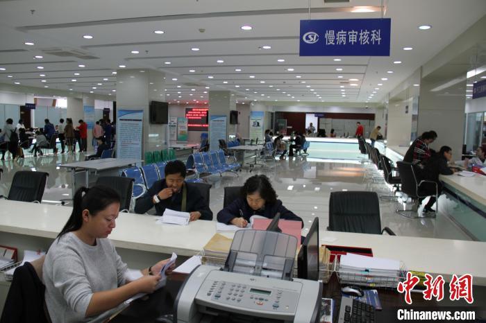 27省份開展普通門診費跨省直接結算試運行-易網<a href=http://m.aoa7937.com/ target=_blank class=infotextkey>健康養生</a>網 27省份開展普通門診費跨省直接結算試運行