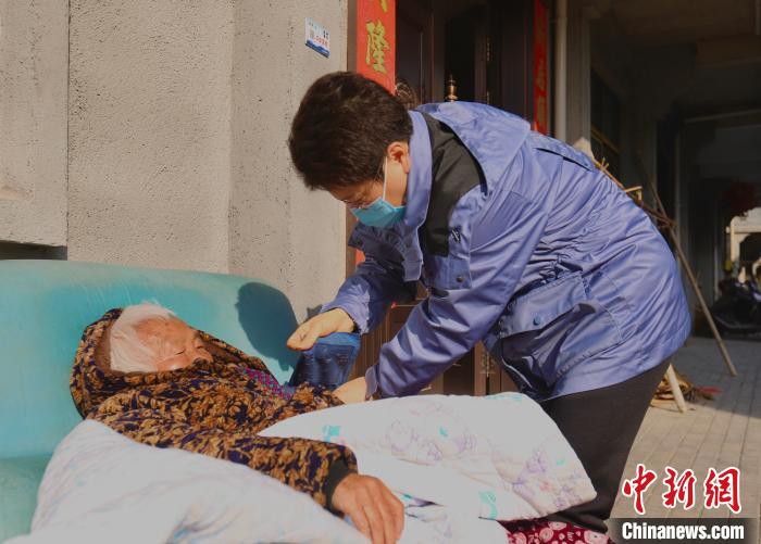 浙江蓮都家庭醫(yī)生春節(jié)上門服務(wù) 民眾有“醫(yī)”靠-易網(wǎng)健康養(yǎng)生網(wǎng) 浙江蓮都家庭醫(yī)生春節(jié)上門服務(wù) 民眾有“醫(yī)”靠