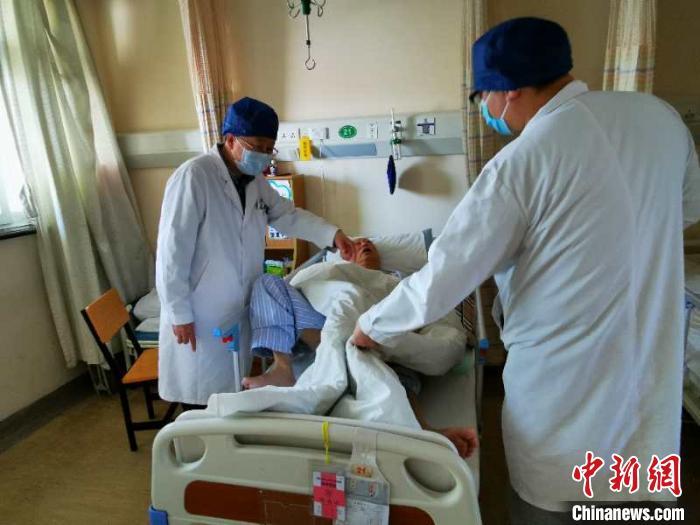 中國帕金森病患者超300萬 不是“手抖”那么簡單!-易網健康養生網 中國帕金森病患者超300萬 不是“手抖”那么簡單!