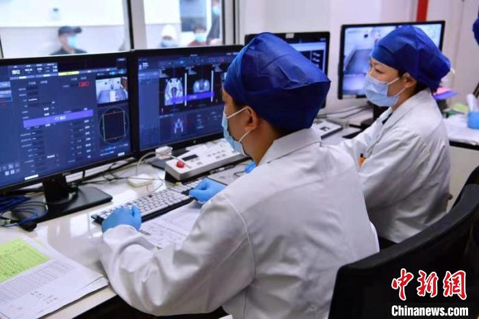 中國醫(yī)工攜手率先開啟腫瘤放療2.0時代 “一站式”智能方案讓流程縮至20幾分鐘-易網(wǎng)<a href=http://m.aoa7937.com/ target=_blank class=infotextkey>健康養(yǎng)生</a>網(wǎng) 中國醫(yī)工攜手率先開啟腫瘤放療2.0時代 “一站式”智能方案讓流程縮至20幾分鐘