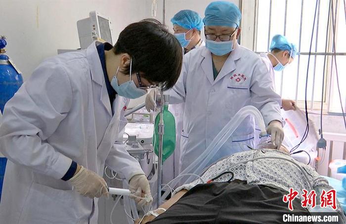 完成手術400余例 援疆醫生助力受援地醫院學科高質量發展-易網健康<a href=http://m.aoa7937.com/jkys/ target=_blank class=infotextkey>養生</a>網 完成手術400余例 援疆醫生助力受援地醫院學科高質量發展