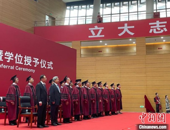 鐘南山在滬談新冠防控：放心打國產疫苗