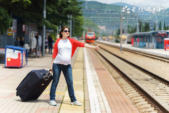 載735人列車被困鄭州超40小時 已斷水斷糧急需救援!-易網健康<a href=http://m.aoa7937.com/jkys/ target=_blank class=infotextkey>養生</a>網 載735人列車被困鄭州超40小時 已斷水斷糧急需救援!