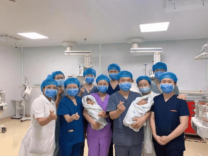 平安闖關!胎齡24周超早產雙胞胎被成功救治-易網健康<a href=http://m.aoa7937.com/jkys/ target=_blank class=infotextkey>養生</a>網 平安闖關!胎齡24周超早產雙胞胎被成功救治