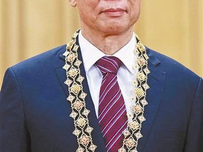 大醫(yī)大愛守護生命（奮斗百年路啟航新征程·“共和國勛章”獲得者）