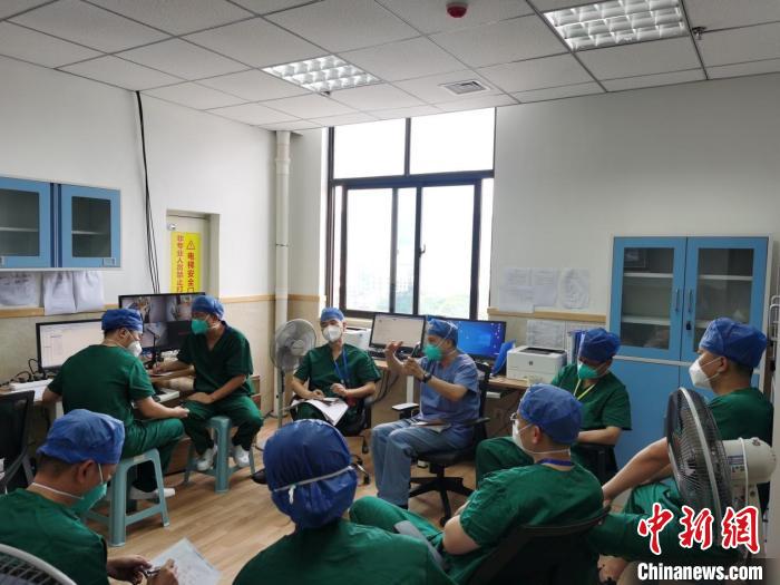 上海醫護助11名福建新冠肺炎患兒康復出院-易網健康<a href=http://m.aoa7937.com/jkys/ target=_blank class=infotextkey>養生</a>網 上海醫護助11名福建新冠肺炎患兒康復出院