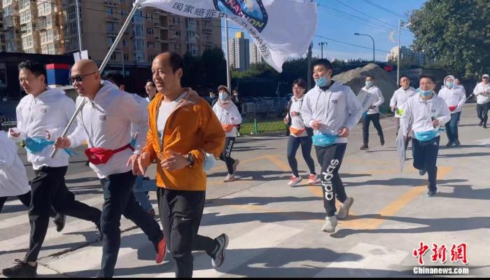 第二十三屆希望馬拉松義跑活動在北京啟動-易網(wǎng)健康<a href=http://m.aoa7937.com/jkys/ target=_blank class=infotextkey>養(yǎng)生</a>網(wǎng) 第二十三屆希望馬拉松義跑活動在北京啟動