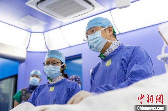 國產(chǎn)高端智能介入造影系統(tǒng)成功完成臨床驗證-易網(wǎng)健康<a href=http://m.aoa7937.com/jkys/ target=_blank class=infotextkey>養(yǎng)生</a>網(wǎng) 國產(chǎn)高端智能介入造影系統(tǒng)成功完成臨床驗證