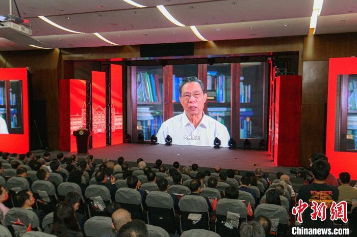 中山一院111周年:多個“世界首創” 冀打造國際一流醫學高地-易網健康<a href=http://m.aoa7937.com/jkys/ target=_blank class=infotextkey>養生</a>網 中山一院111周年:多個“世界首創” 冀打造國際一流醫學高地