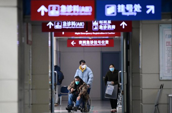 堅持人民至上，疫情下就醫(yī)有制度也有溫度