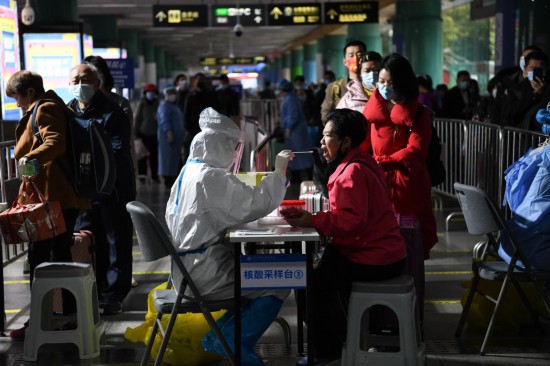 堅持人民至上，疫情下就醫(yī)有制度也有溫度