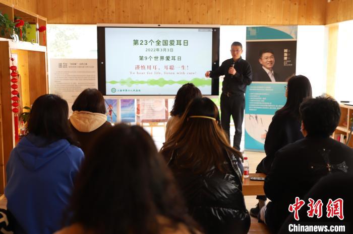 “人工聽(tīng)覺(jué)腦干植入系統(tǒng)”國(guó)產(chǎn)化進(jìn)程進(jìn)一步提速 特困聽(tīng)障人士得關(guān)愛(ài)-易網(wǎng)健康<a href=http://m.aoa7937.com/jkys/ target=_blank class=infotextkey>養(yǎng)生</a>網(wǎng) “人工聽(tīng)覺(jué)腦干植入系統(tǒng)”國(guó)產(chǎn)化進(jìn)程進(jìn)一步提速 特困聽(tīng)障人士得關(guān)愛(ài)