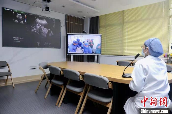 5G技術賦能、“云上指導” 滬閩專家合力完成孕婦宮內手術-易網健康<a href=http://m.aoa7937.com/jkys/ target=_blank class=infotextkey>養生</a>網 5G技術賦能、“云上指導” 滬閩專家合力完成孕婦宮內手術