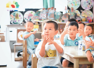 跟著媽媽去上班(我家的難事解決了·幼有所育)-易網<a href=http://m.aoa7937.com/ target=_blank class=infotextkey>健康養生</a>網 跟著媽媽去上班(我家的難事解決了·幼有所育)
