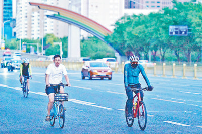 騎行運動成為城市新風尚-易網<a href=http://m.aoa7937.com/ target=_blank class=infotextkey>健康養生</a>網 騎行運動成為城市新風尚