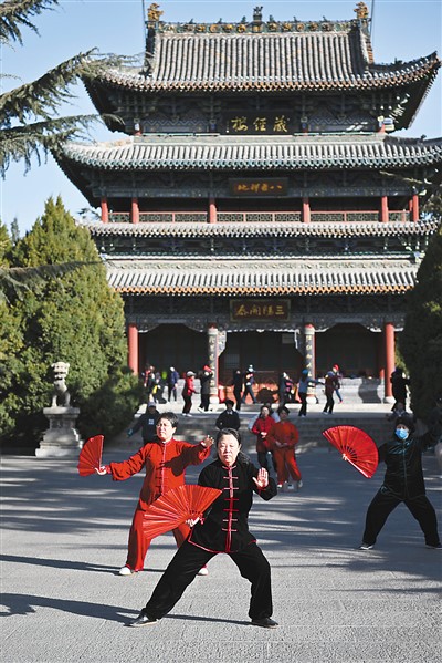 春日健身動起來-易網(wǎng)健康<a href=http://m.aoa7937.com/jkys/ target=_blank class=infotextkey>養(yǎng)生</a>網(wǎng) 春日健身動起來