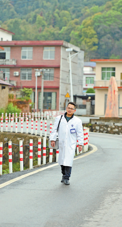 服務鄉親醫人暖心-易網<a href=http://m.aoa7937.com/ target=_blank class=infotextkey>健康養生</a>網 服務鄉親醫人暖心