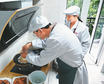 上門服務(wù),個性消費(fèi)新選擇-易網(wǎng)健康<a href=http://m.aoa7937.com/jkys/ target=_blank class=infotextkey>養(yǎng)生</a>網(wǎng) 上門服務(wù),個性消費(fèi)新選擇