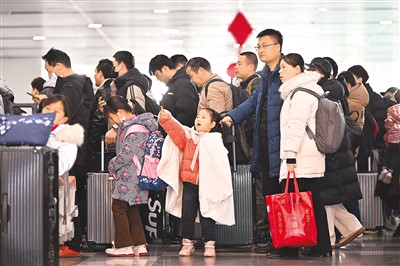春運路上,你的行李箱裝了啥?-易網健康<a href=http://m.aoa7937.com/jkys/ target=_blank class=infotextkey>養生</a>網 春運路上,你的行李箱裝了啥?