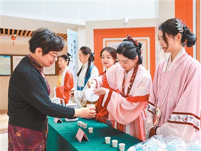 天氣轉(zhuǎn)寒，老年人該如何養(yǎng)生防病？（健康驛站）